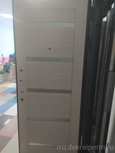 СТРАЖ 3K ЛЮКС 02 (Закрытый утеплённый короб) Антик серебро/Лиственница Белая