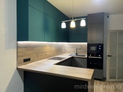 Кухня под заказ в бирюзовом цвете