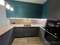 Кухня под заказ в бирюзовом цвете