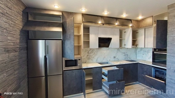 Кухня под заказ в сером цвете