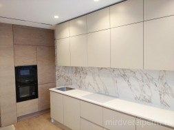 Кухня под заказ в бежевом цвете