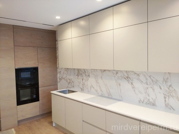 Кухня под заказ в бежевом цвете