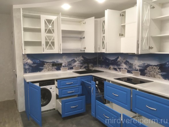 Кухня под заказ в голубом цвете 
