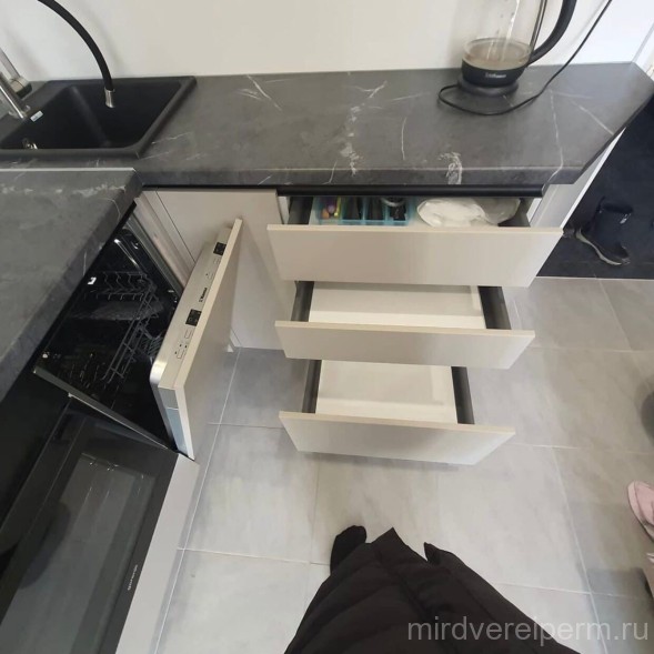 Кухня в сером цвете