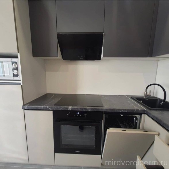 Кухня в сером цвете