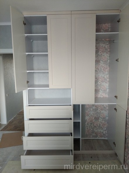 Шкаф под заказ в классическом стиле